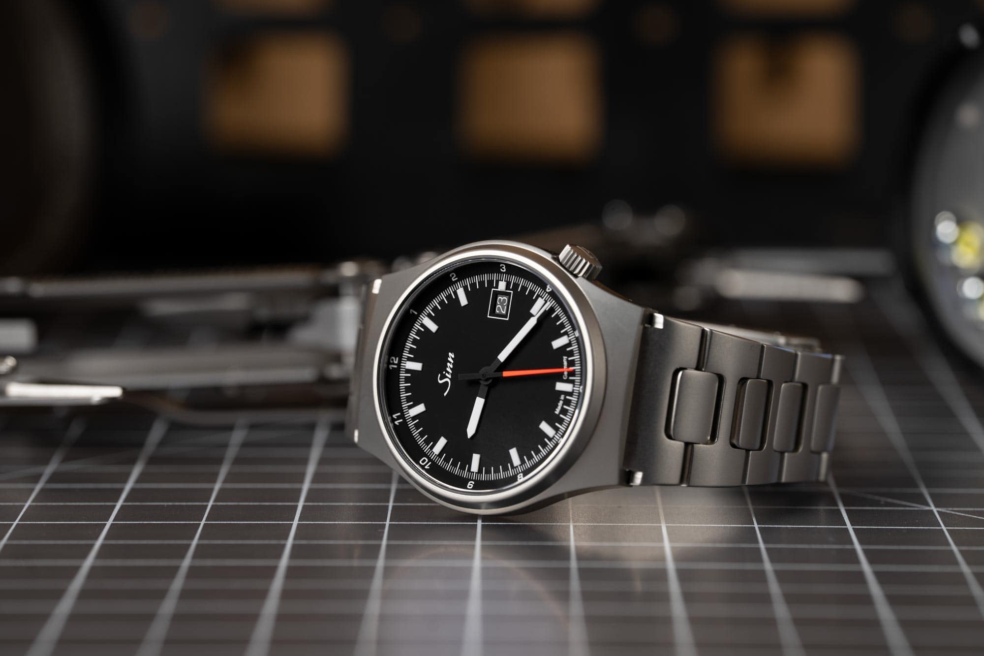 The Unseen Power of Understatement: A Guide to Minimalist Tool Watches by the Sinn 544
