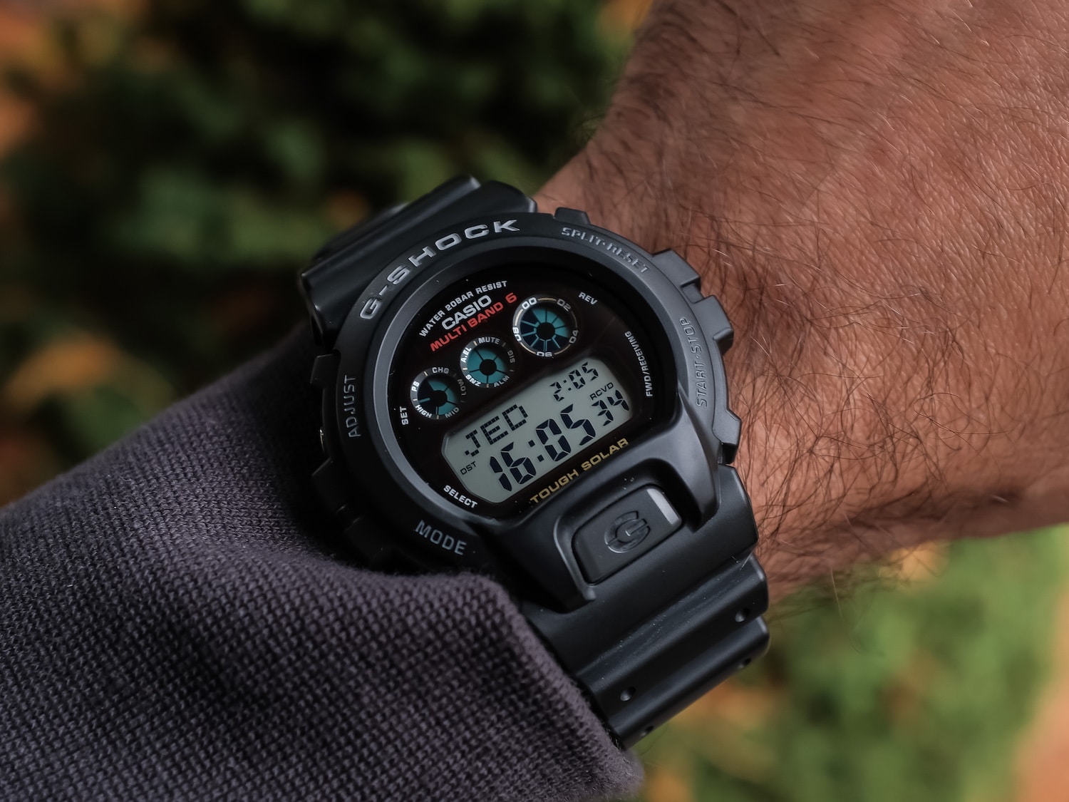 The Enduring Appeal of the One-Watch Collection: Finding Your Daily Companion Under $1,000 official image 3