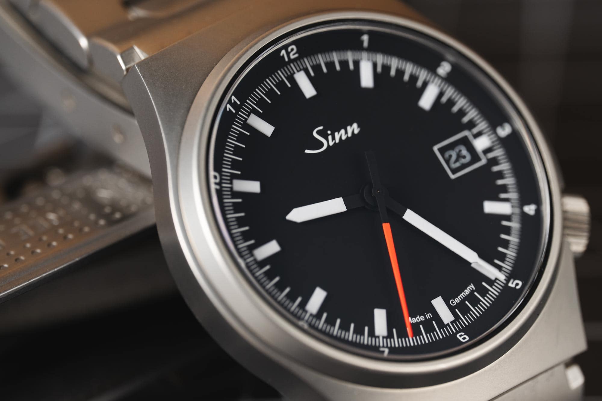 The Unseen Power of Understatement: A Guide to Minimalist Tool Watches official image 7