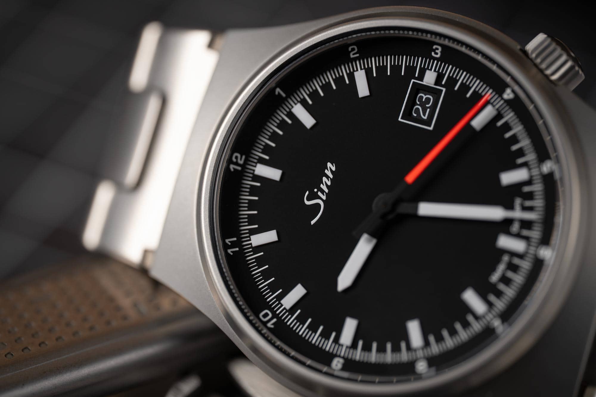 The Unseen Power of Understatement: A Guide to Minimalist Tool Watches official image 6